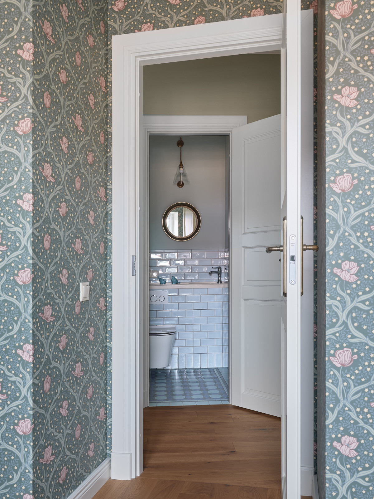 Серый элегантный