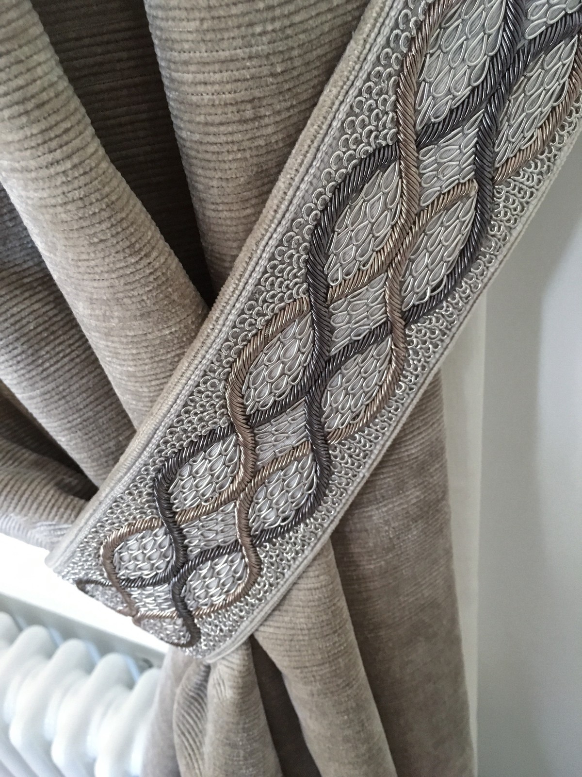 Когда как: Шить шторы на заказ или покупать готовые