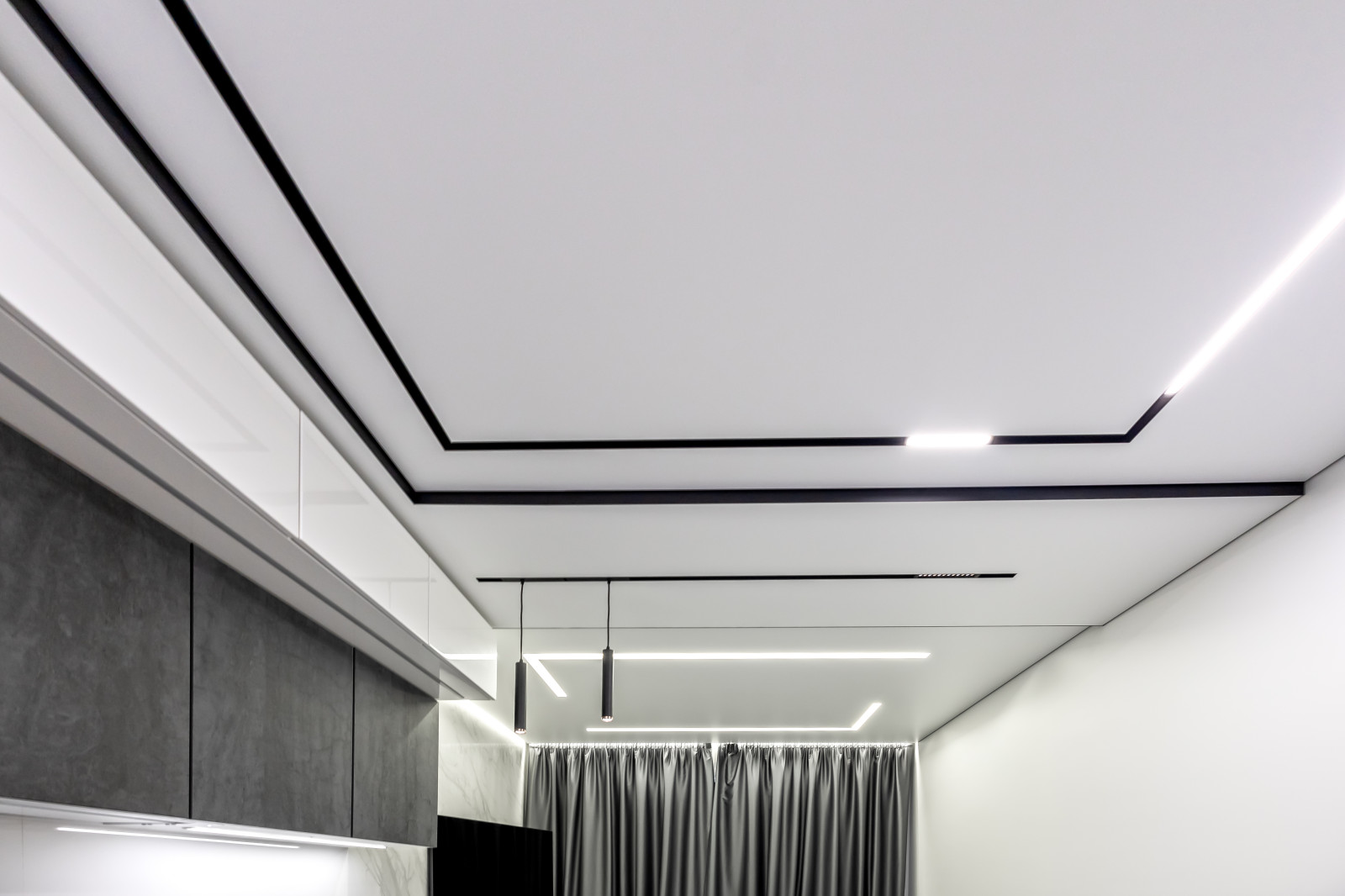 Обложка проекта: Установка натяжных потолков в квартире.