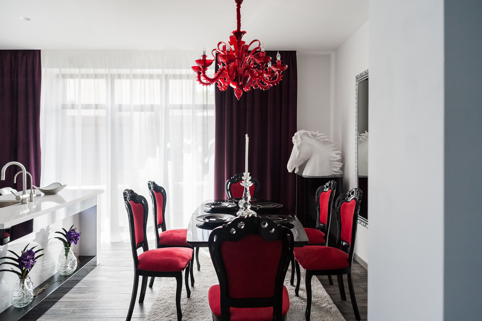 Дом с лошадиным бюстом