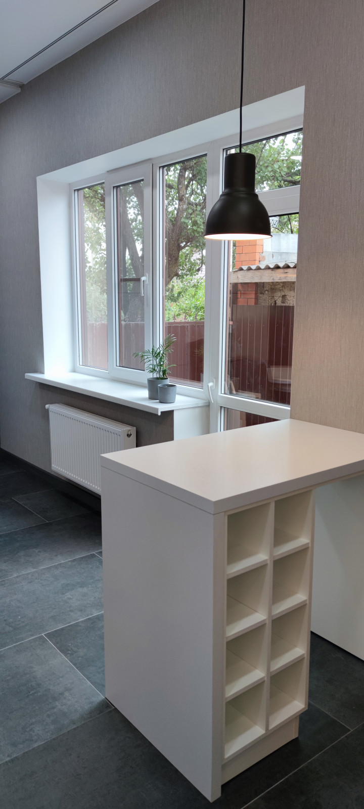 Обложка проекта: кухня в таунхаусе для семьи из 5 человек