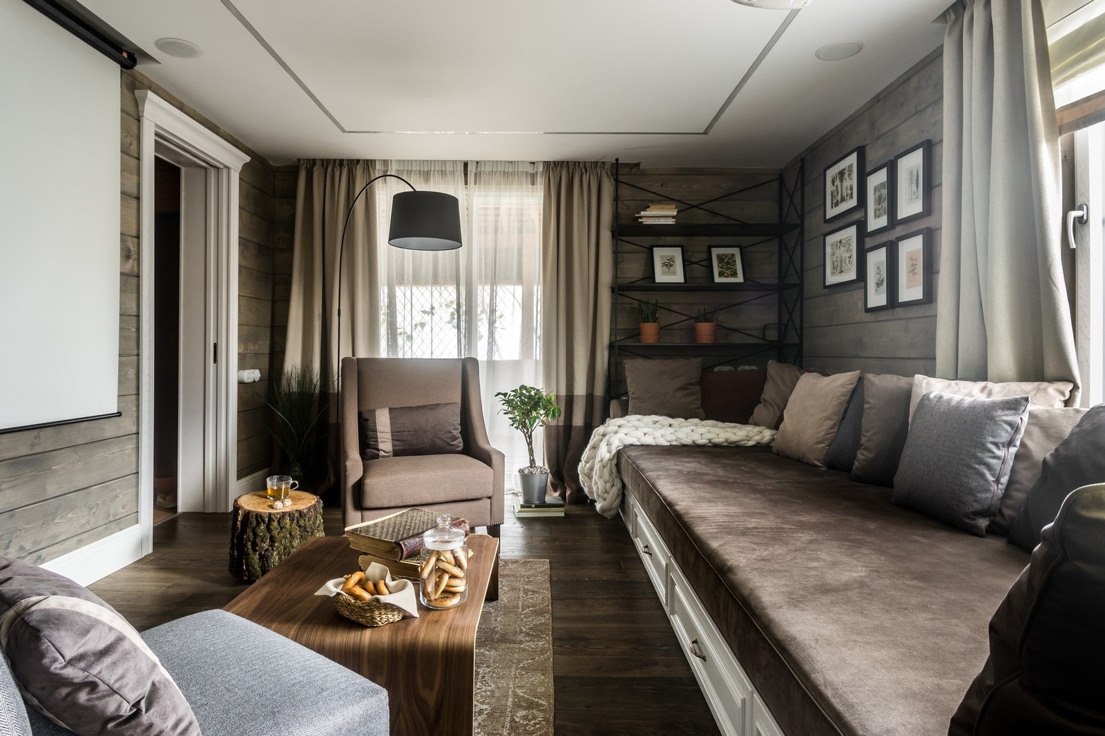 Дачная гостиная с лежанкой