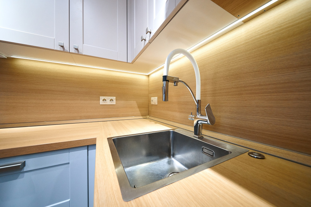 Кухня из эмали и шкаф для хранения