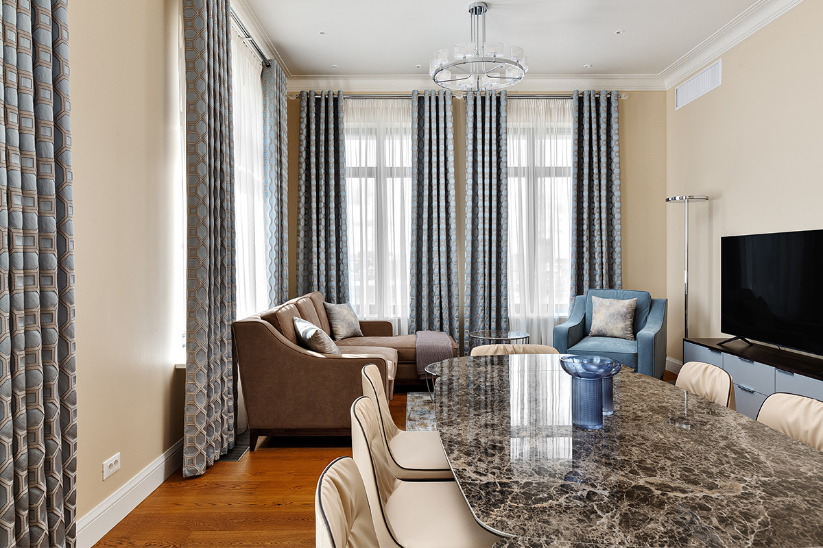 Раскладной стол с надежным механизмом