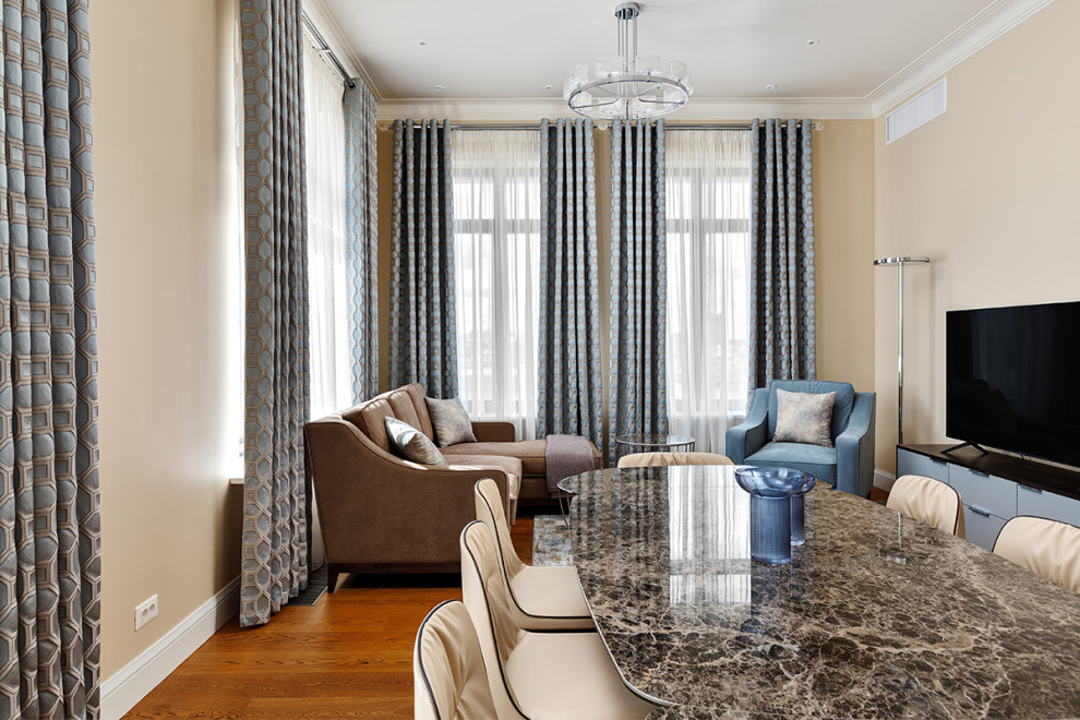 Раскладной стол с надежным механизмом