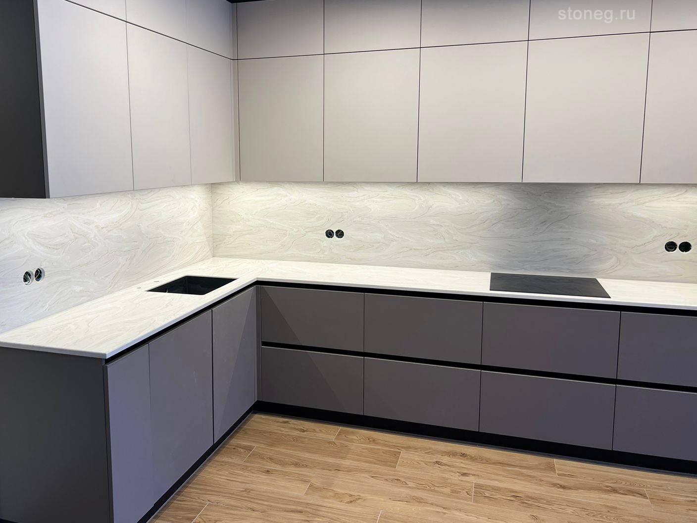 Обложка проекта: Мраморные текстуры в современном интерьере кухни