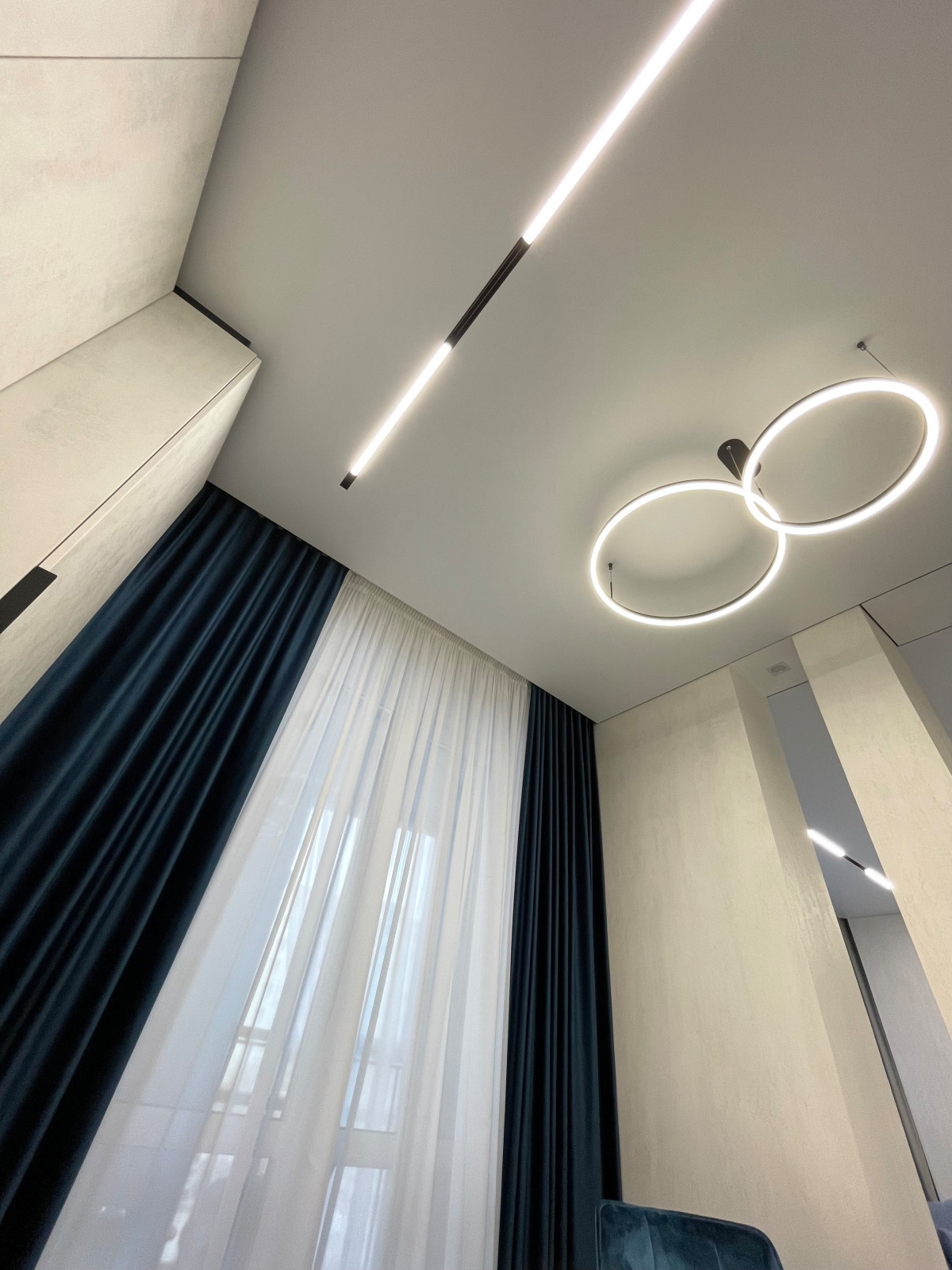 Теневые потолки в ЖК Заельцовский