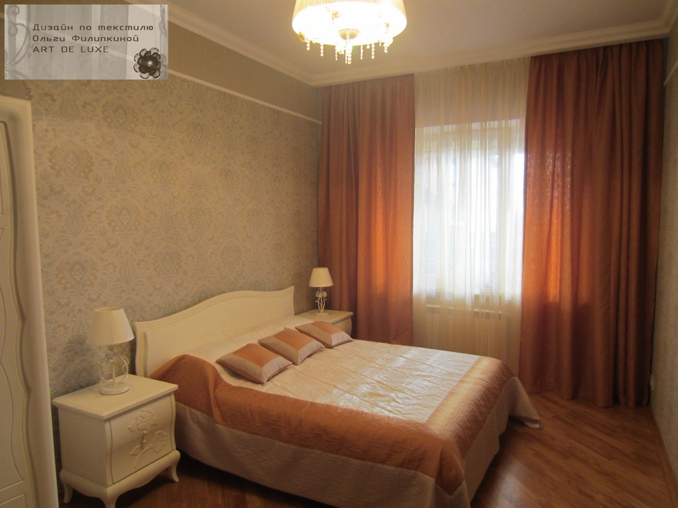 Комната для гостей, шторы, покрывало, подушки