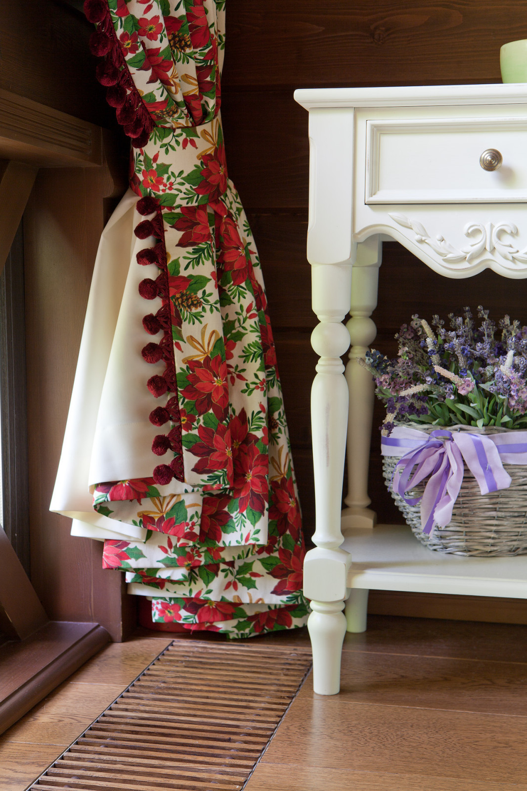 Обложка проекта: Шторы с пуансеттией для веранды