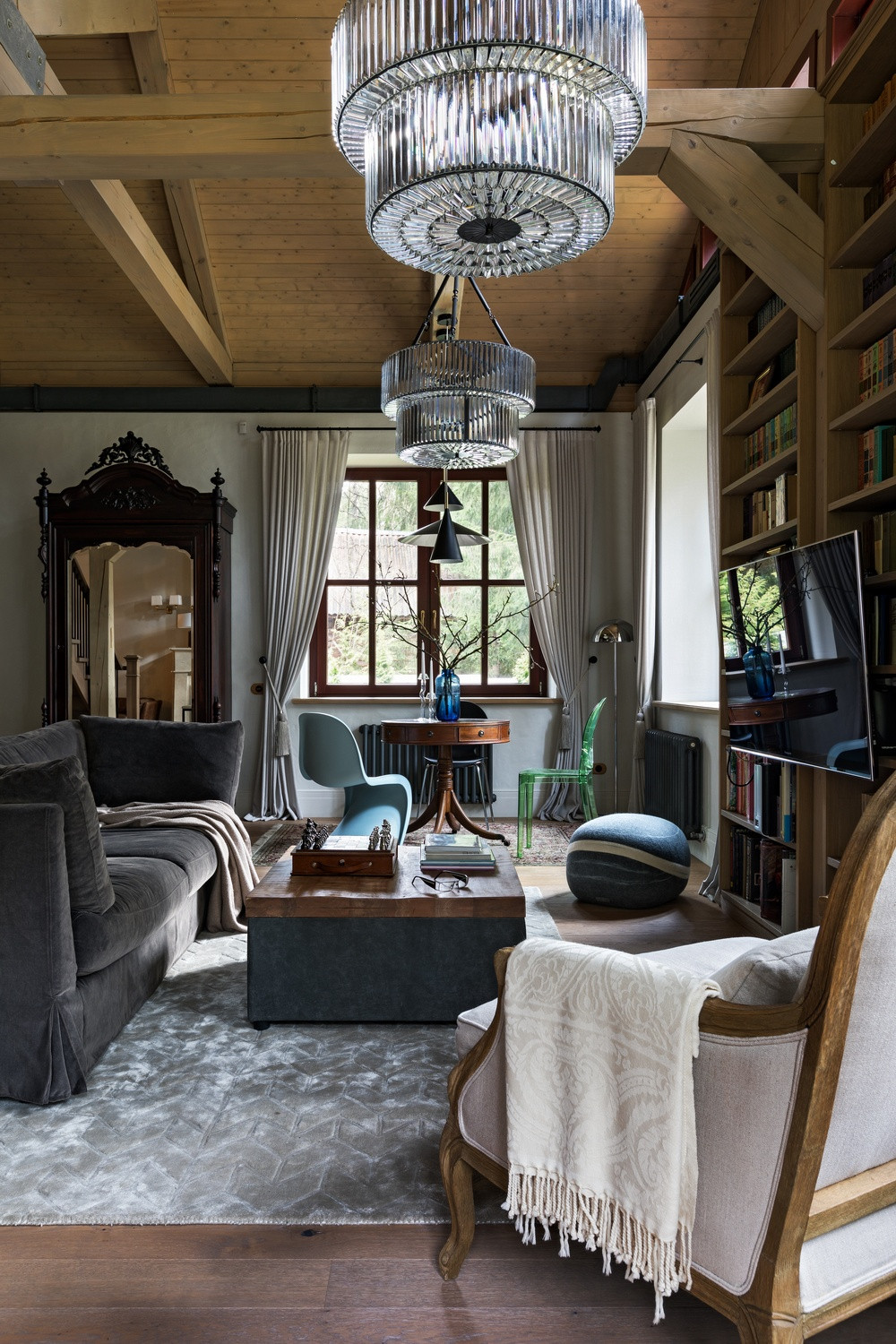 Дом в соснах