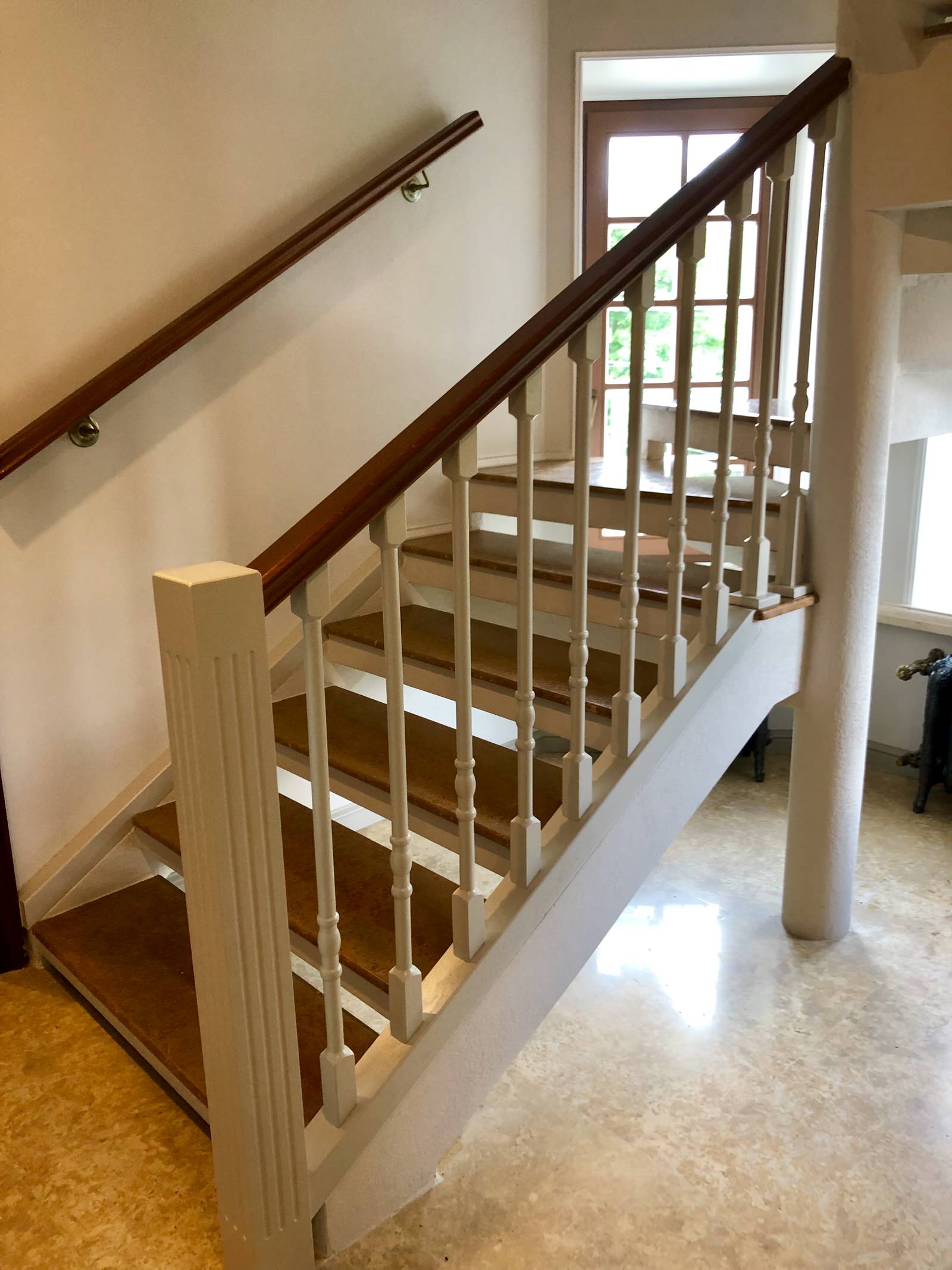 Обложка проекта: Лестница в загородном доме