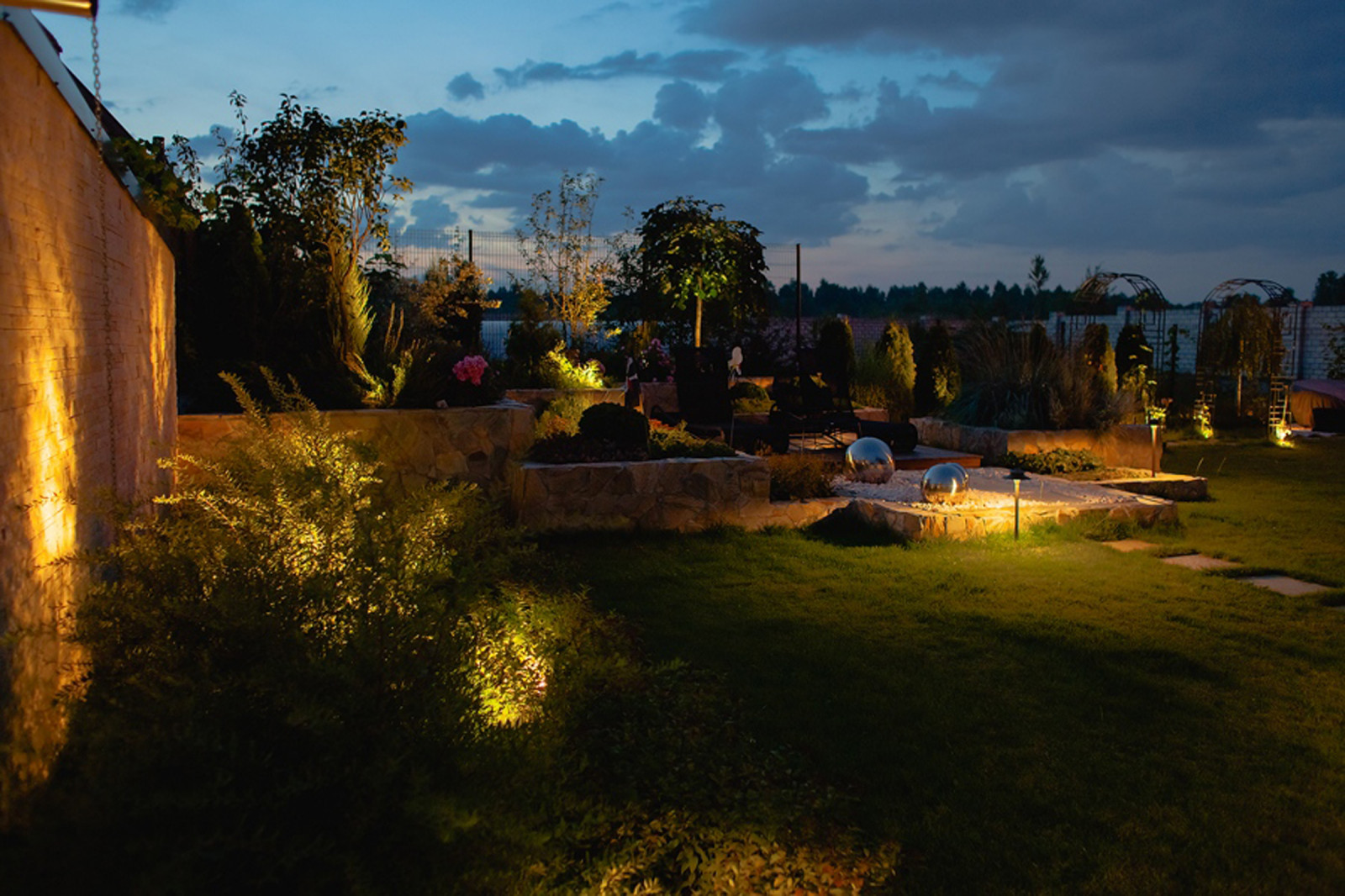 Ландшафтная подсветка