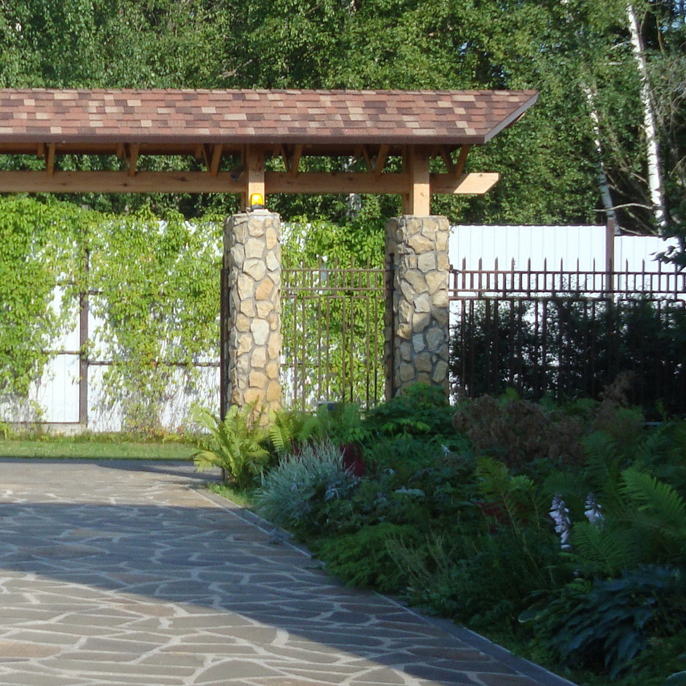 Частный жилой дом с бассейном