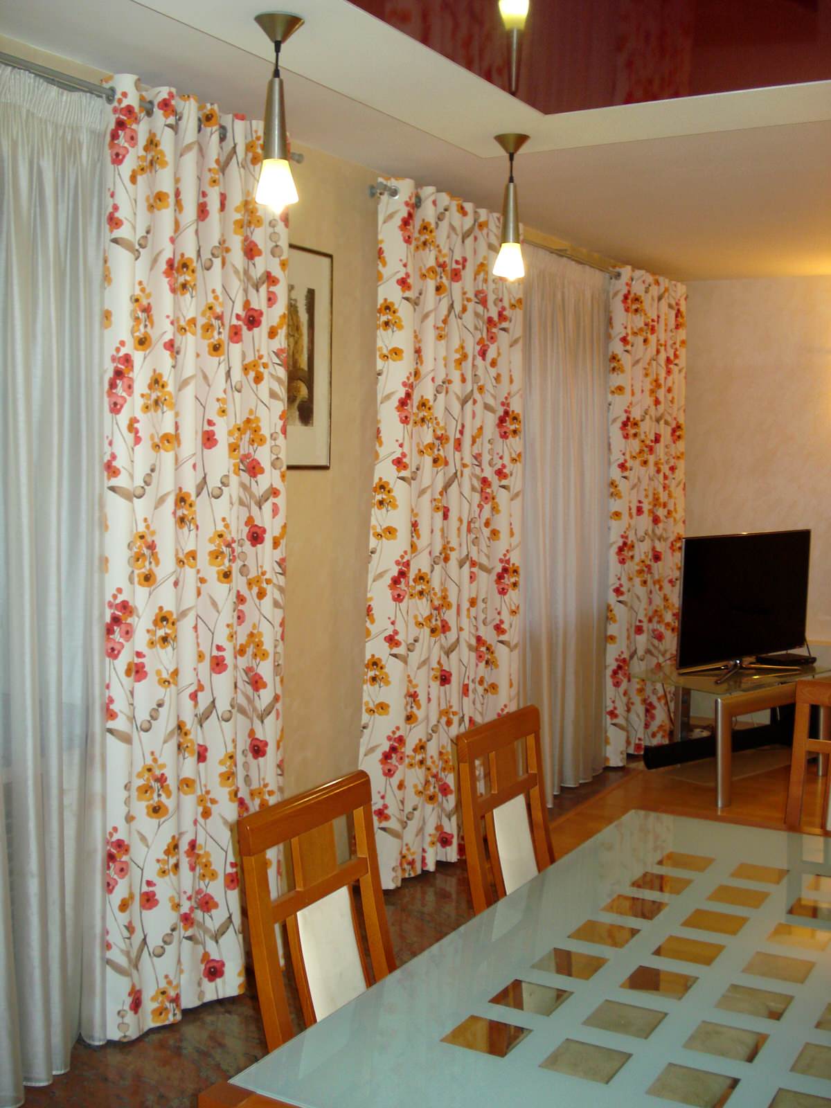 Новые шторы в гостиную-столовую.