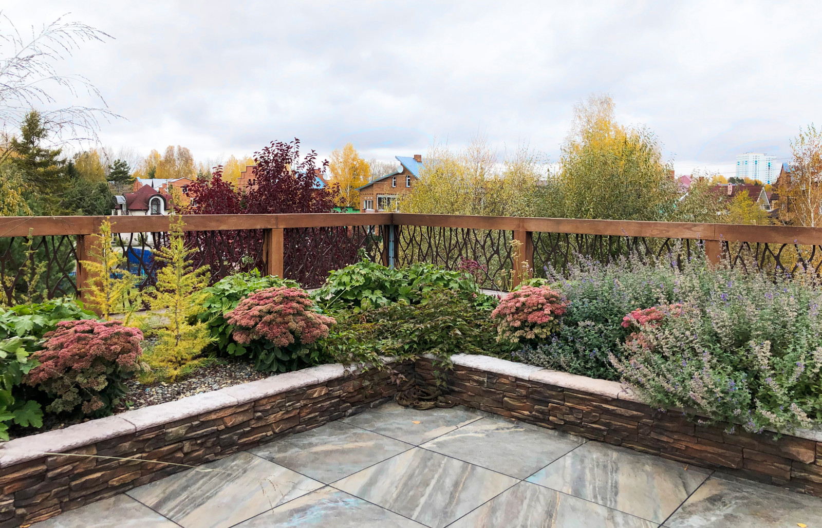 Розовое утро. Сад на крыше