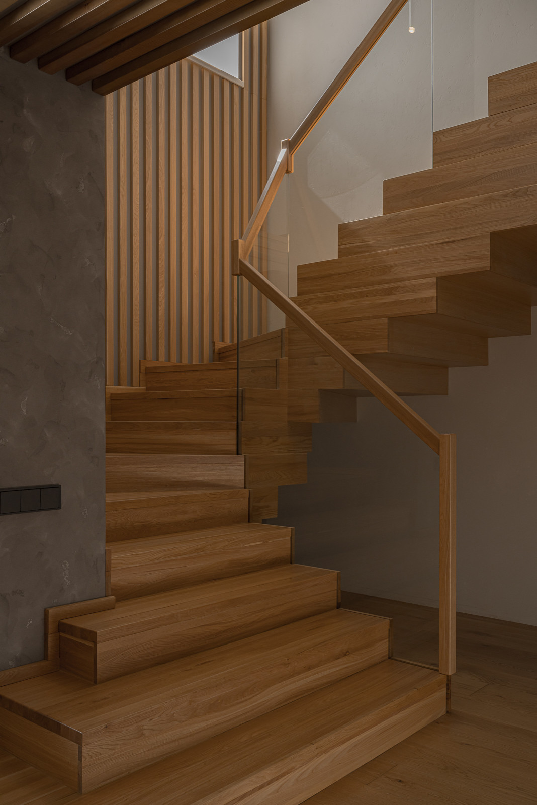 Мебельное наполнение загородного дома. "Родовое гнездо" отца и двух сыновей.