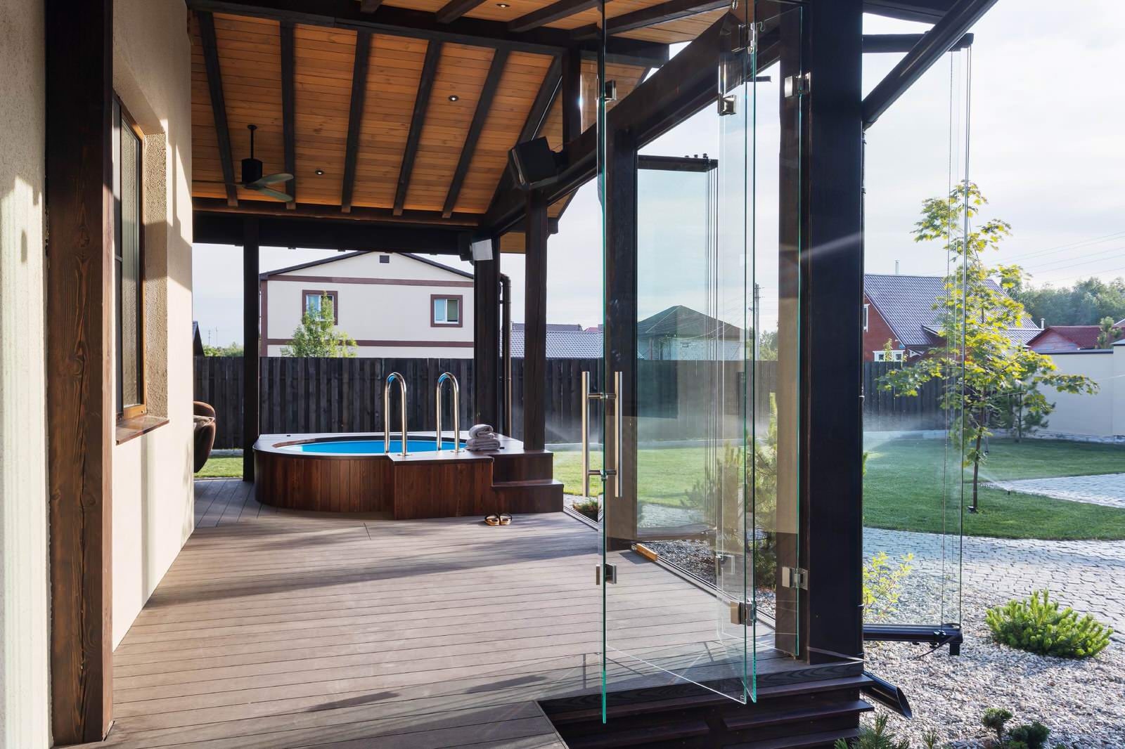 Остекленная терраса ЕЩЕ НЕМНОГО ЛЕТА