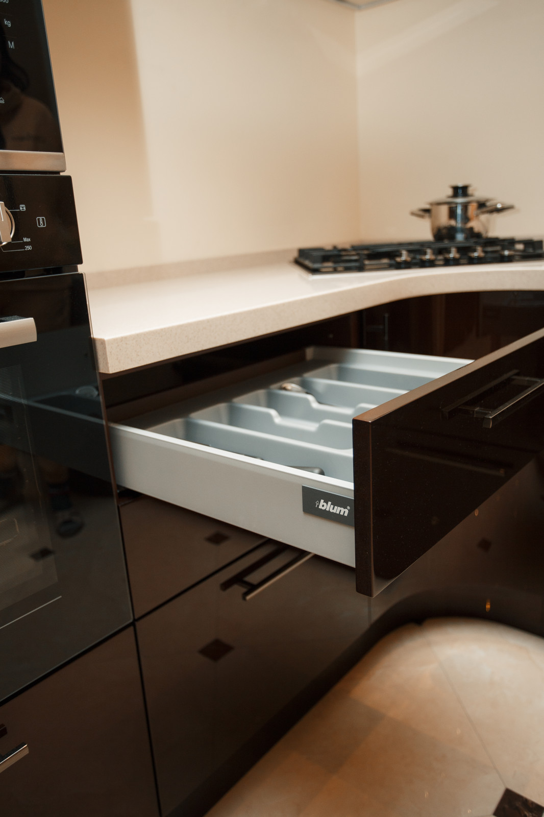 Радиусные фасады, супер-глянец