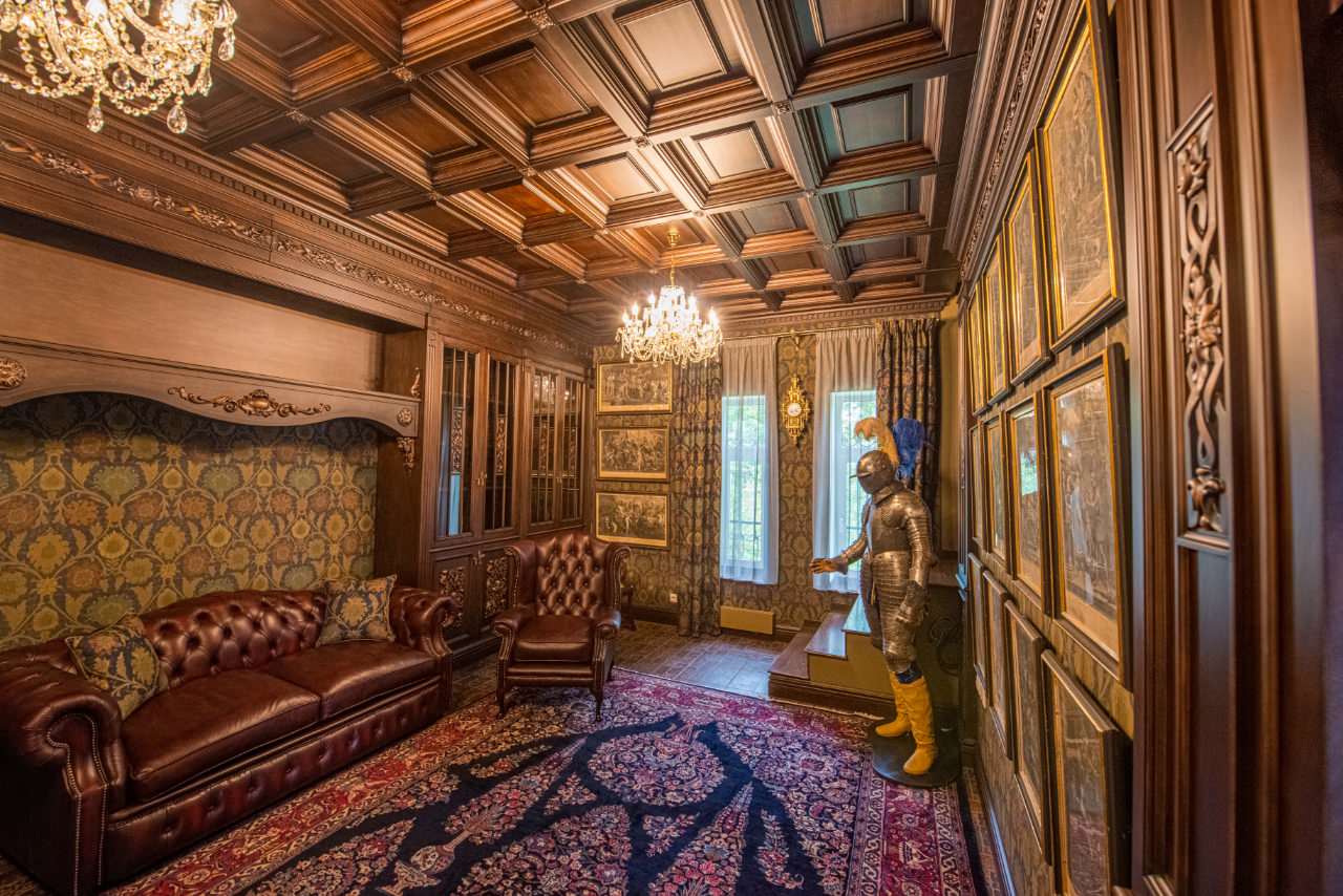 Интерьер в стиле средневекового замка