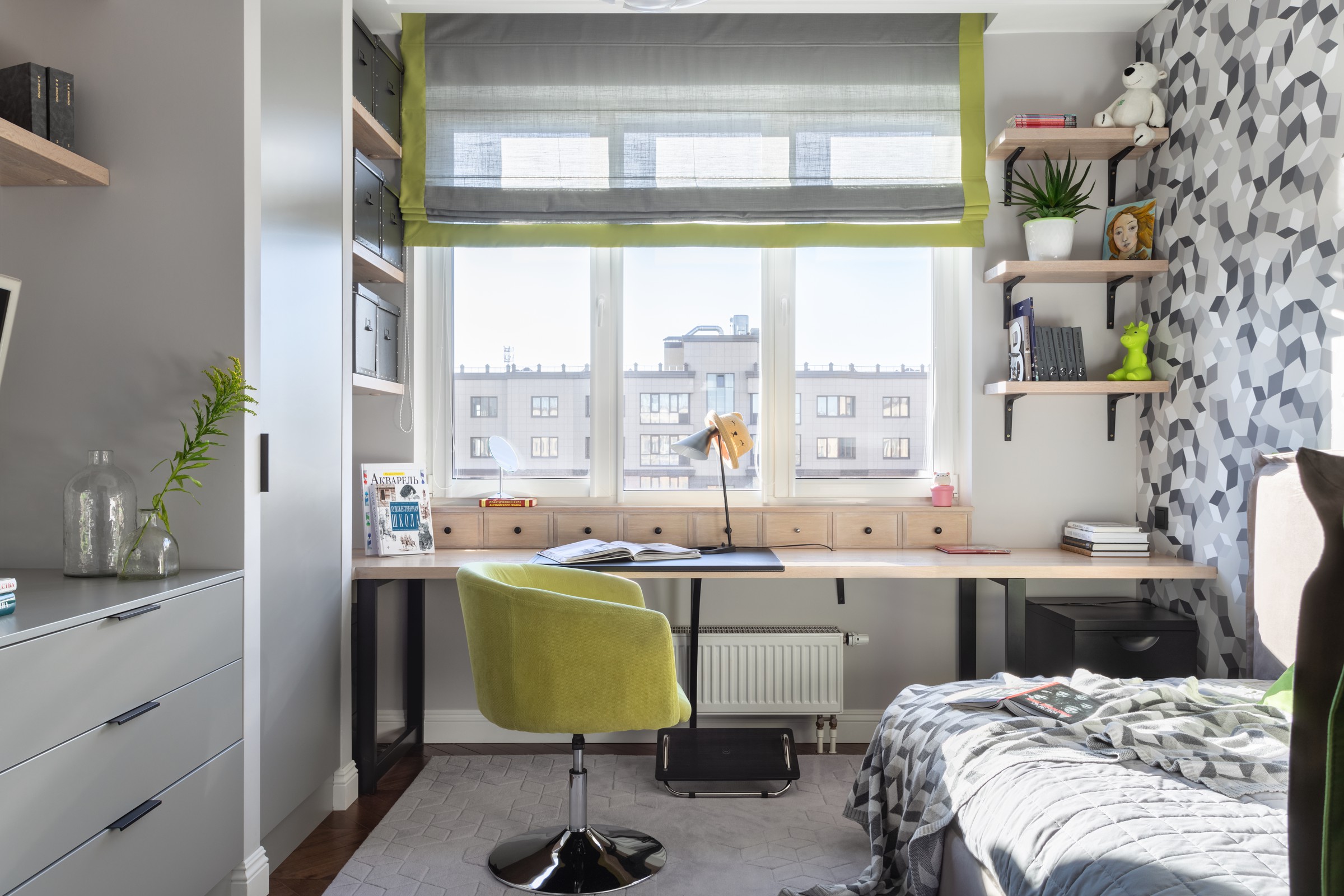 Ахроматика детской зоны с цветовыми акцентами