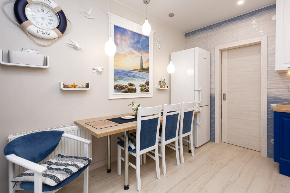 Белая кухня в стиле неоклассика