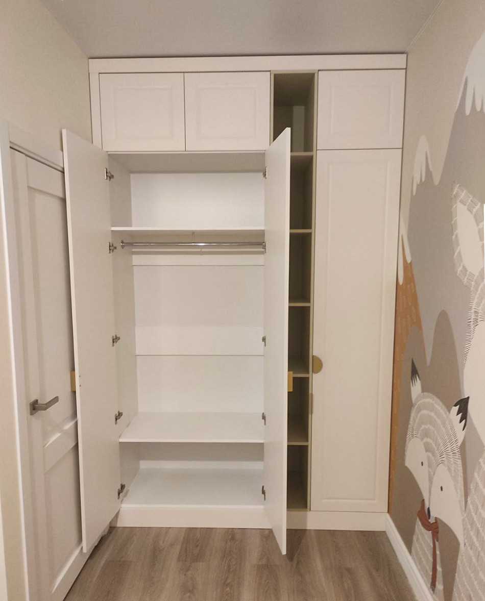 Встроенные распашные шкафы