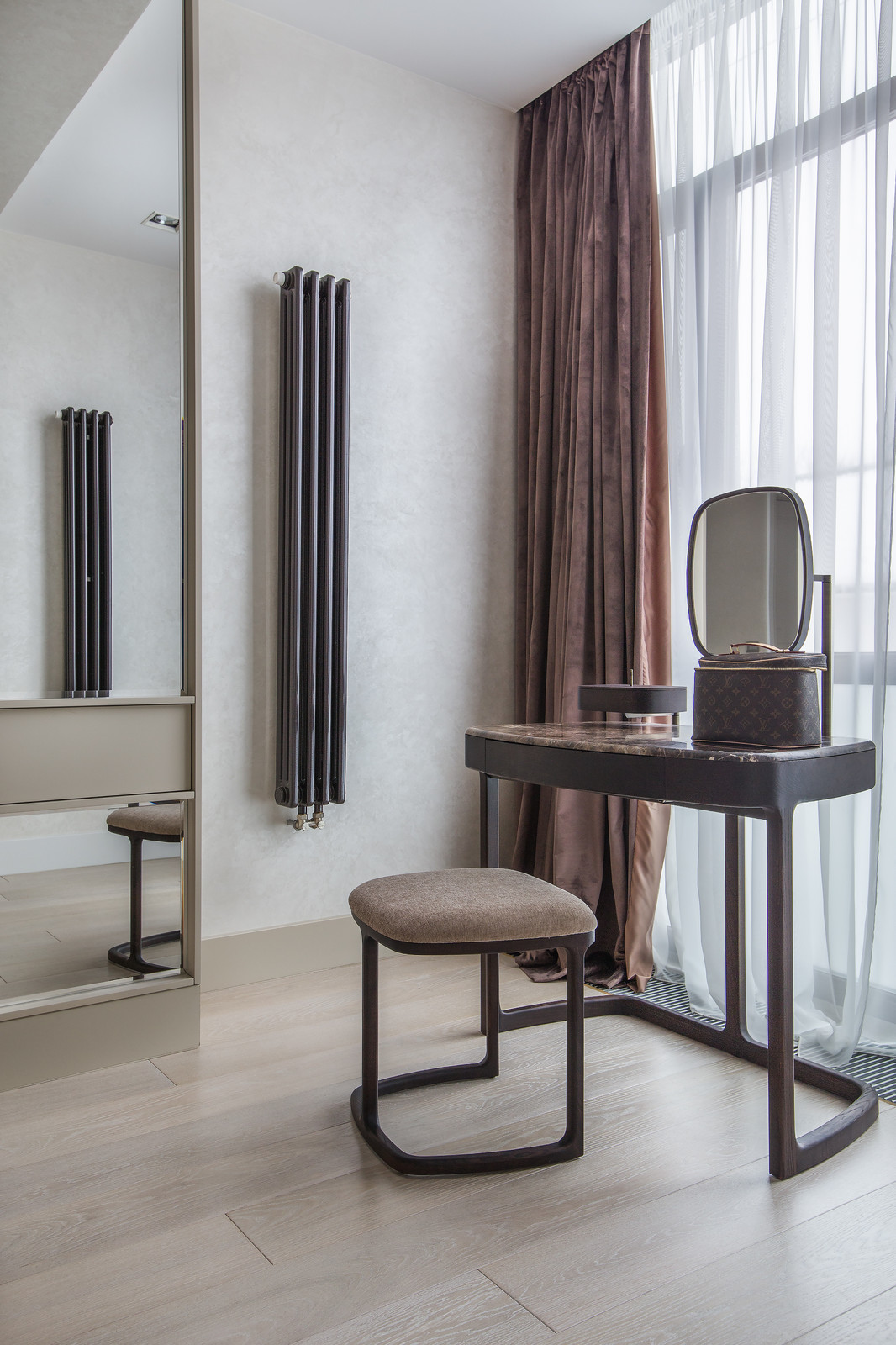 Двух этажная квартира для большой семьи, 210 кв м