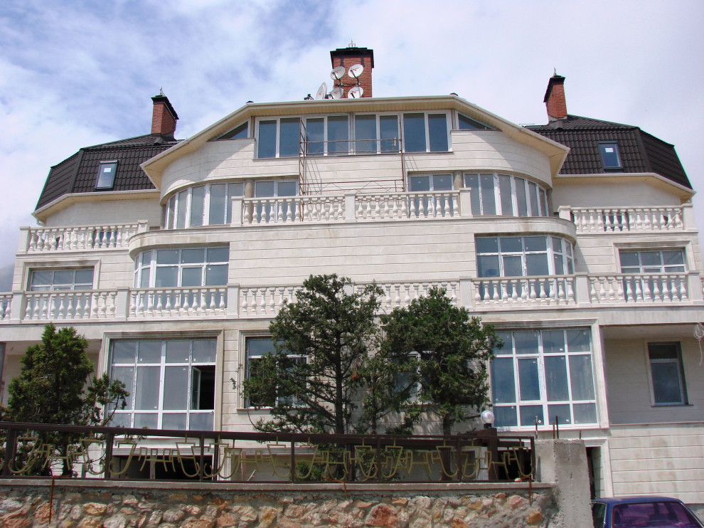 Фасады из инкерманского камня