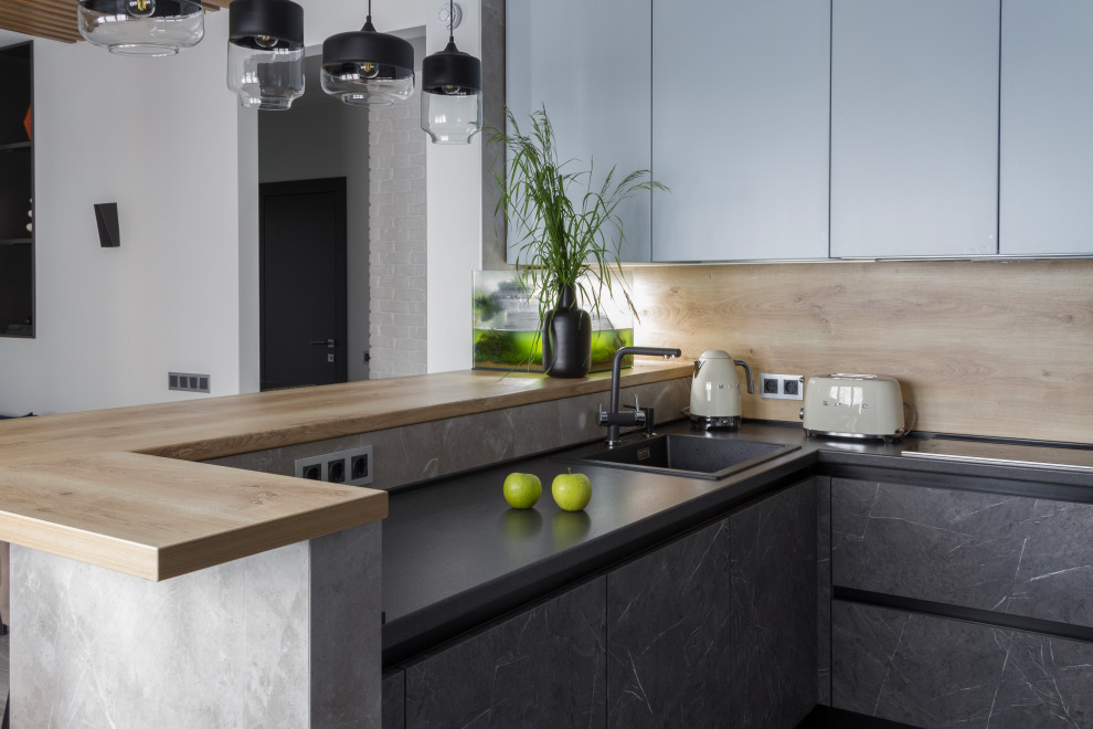 Кухня объединенная с гостиной, рабочая поверхность