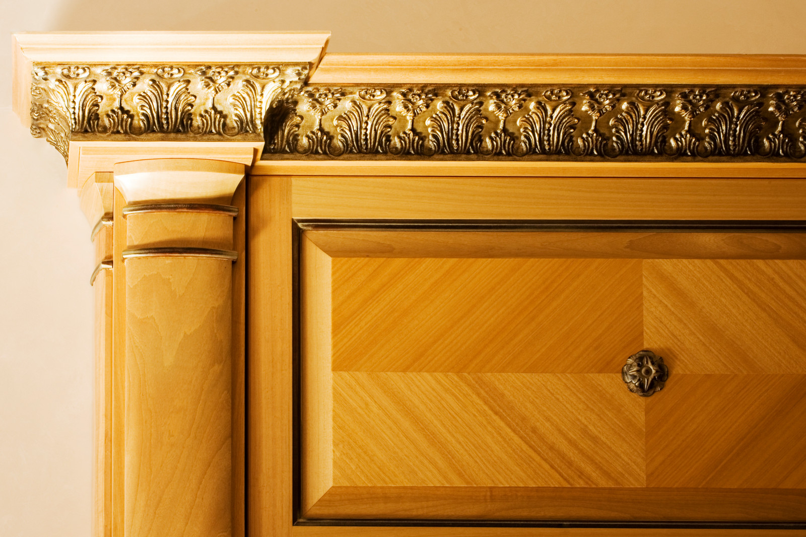 Антон Николаев