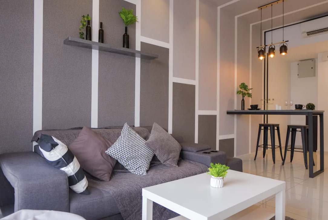 Однокомнатная в старом доме на проспекте Космонавтов