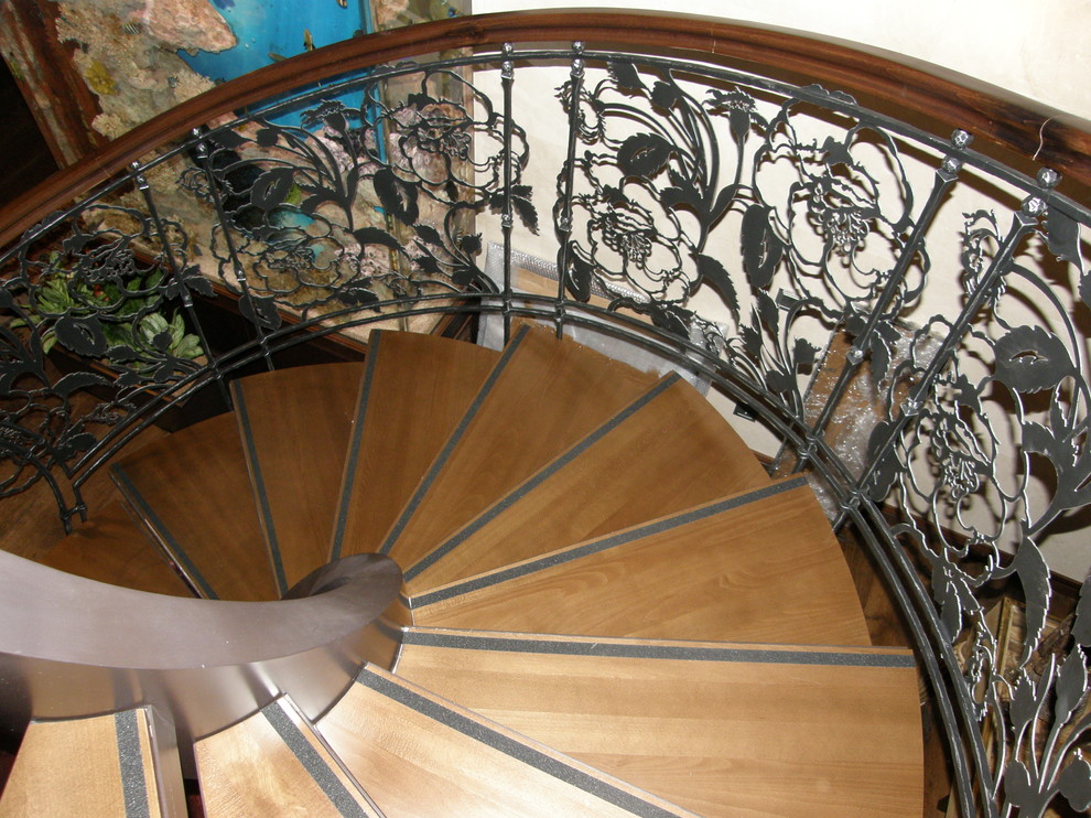 Уникальная винтовая лестница (2013)