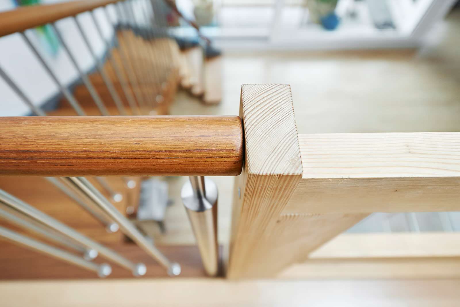 консольная лестница из бирманского тика