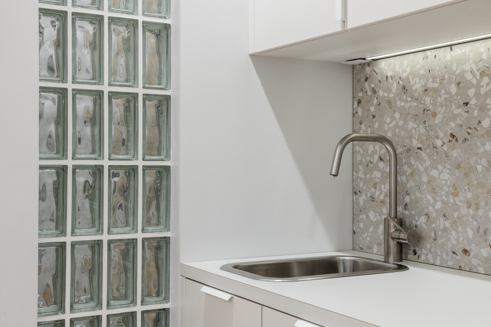 Обложка альбома: кухня стеклоблок