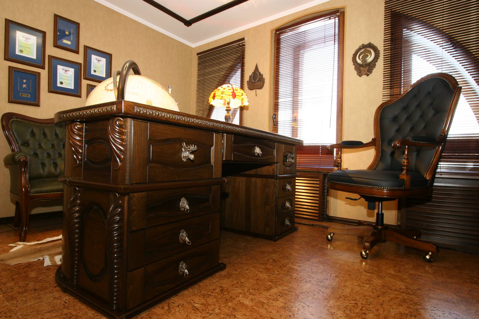 кабинет с авторской эксклюзивной фурнитурой - литьё