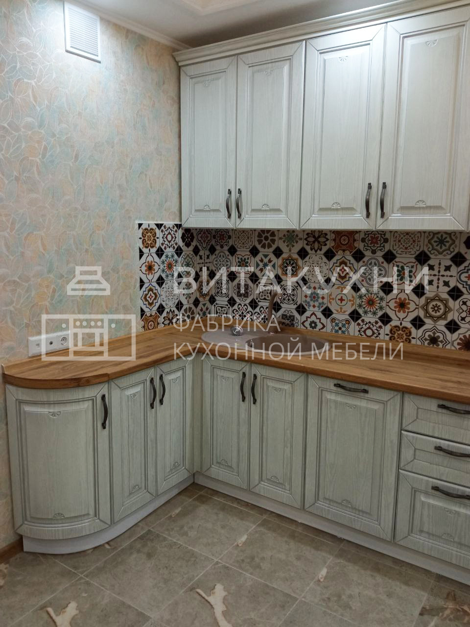 Красивая классическая кухня