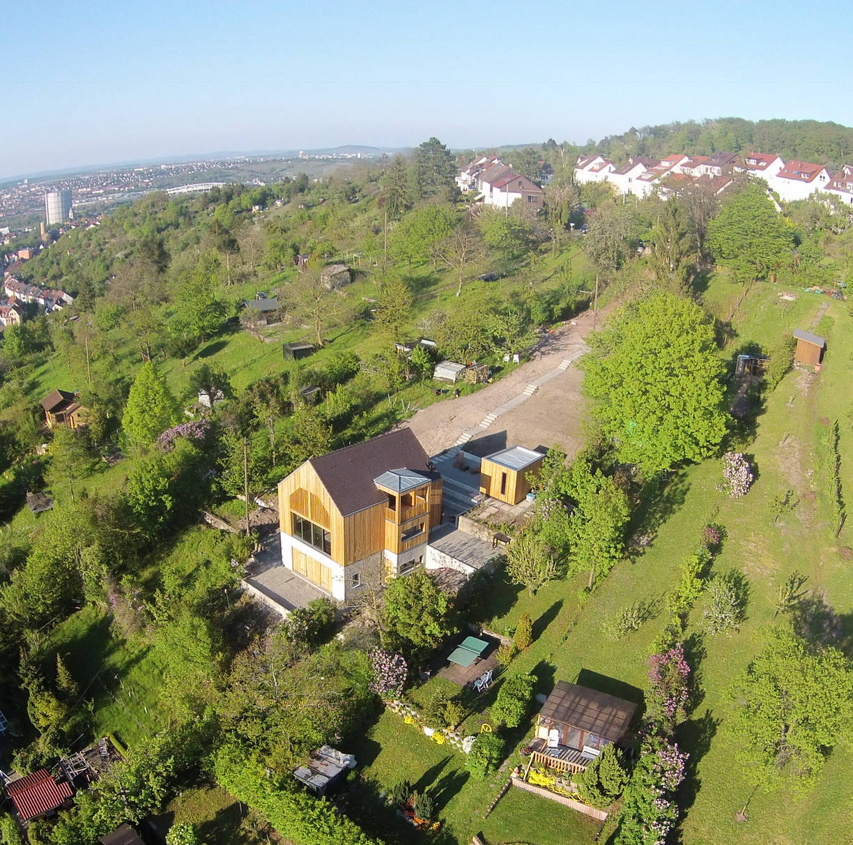 Архитектура: Дом над обрывом в Штутгарте