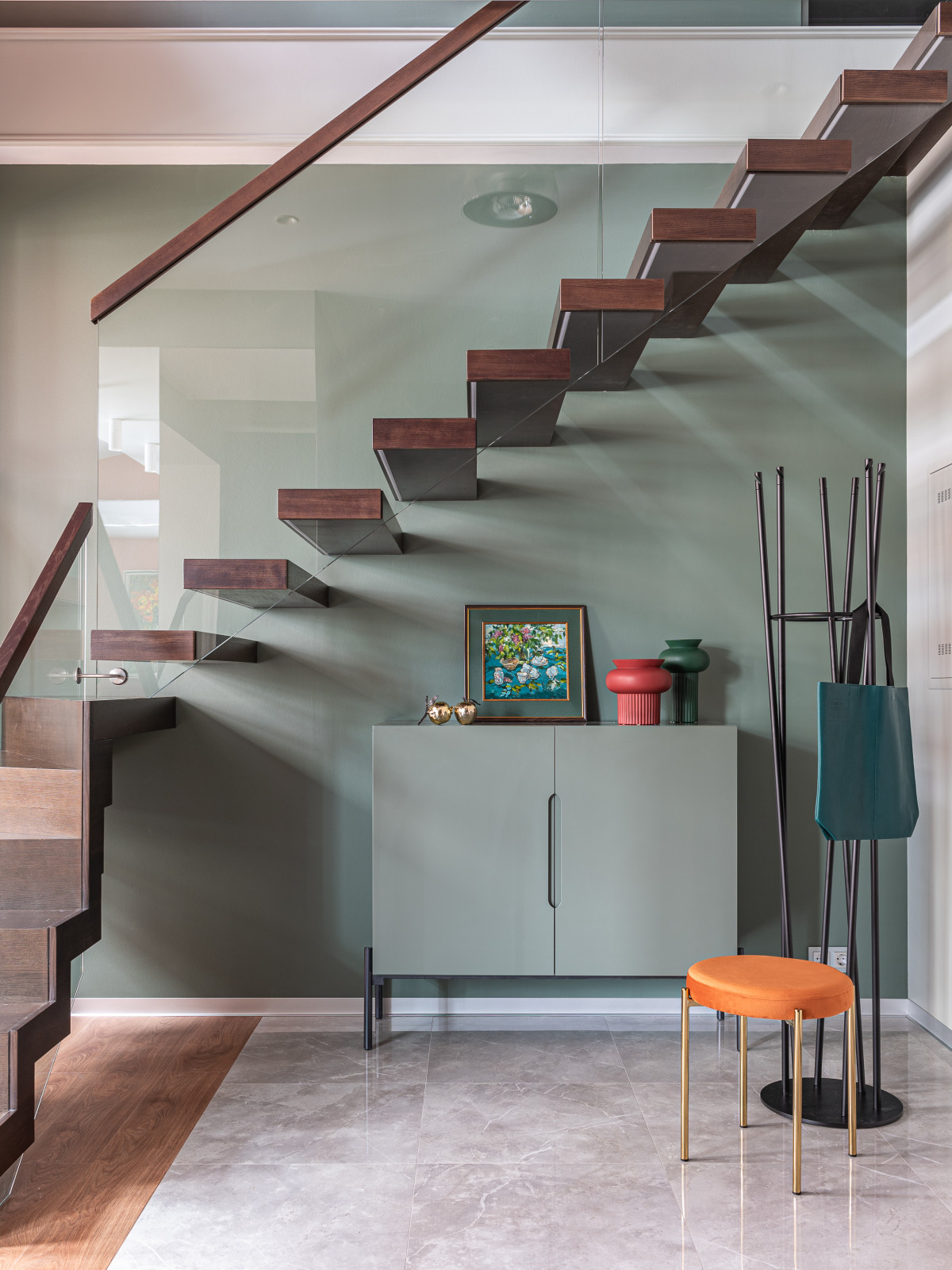 Взрыв цвета на мансардном этаже