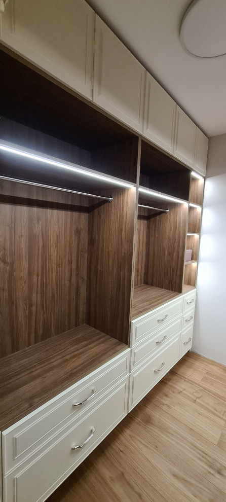 Гардеробная с гладильной доской