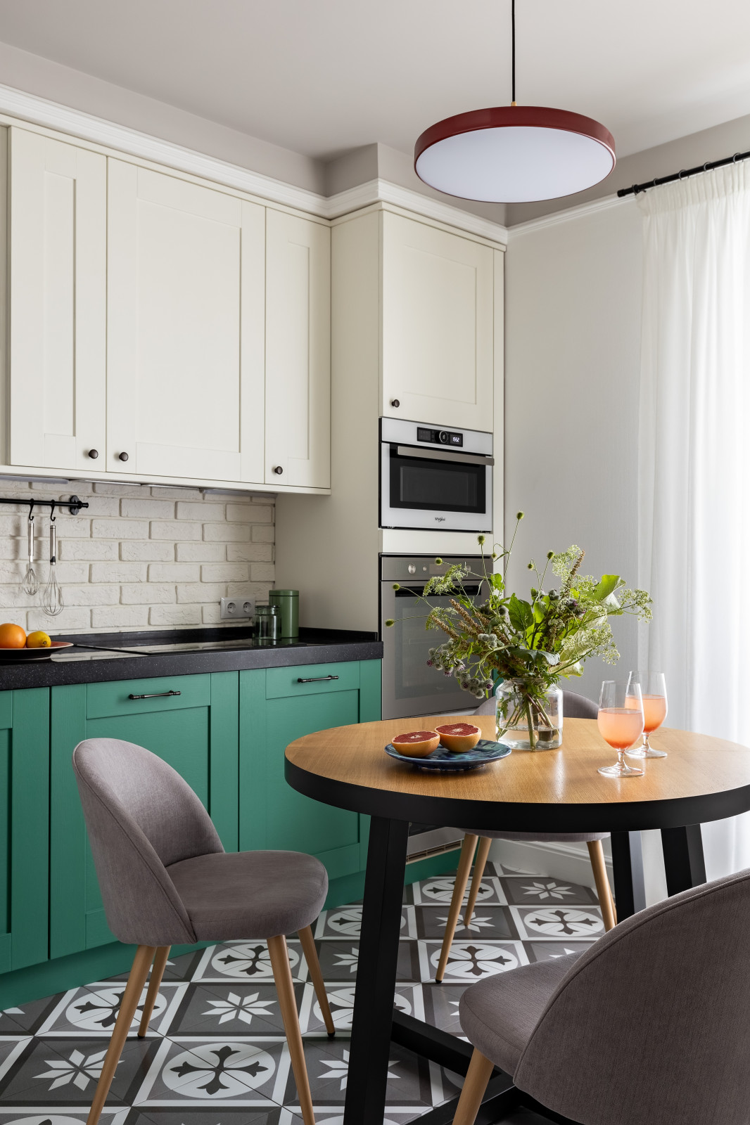 Квартира с библиотекой и коллекцией искусства