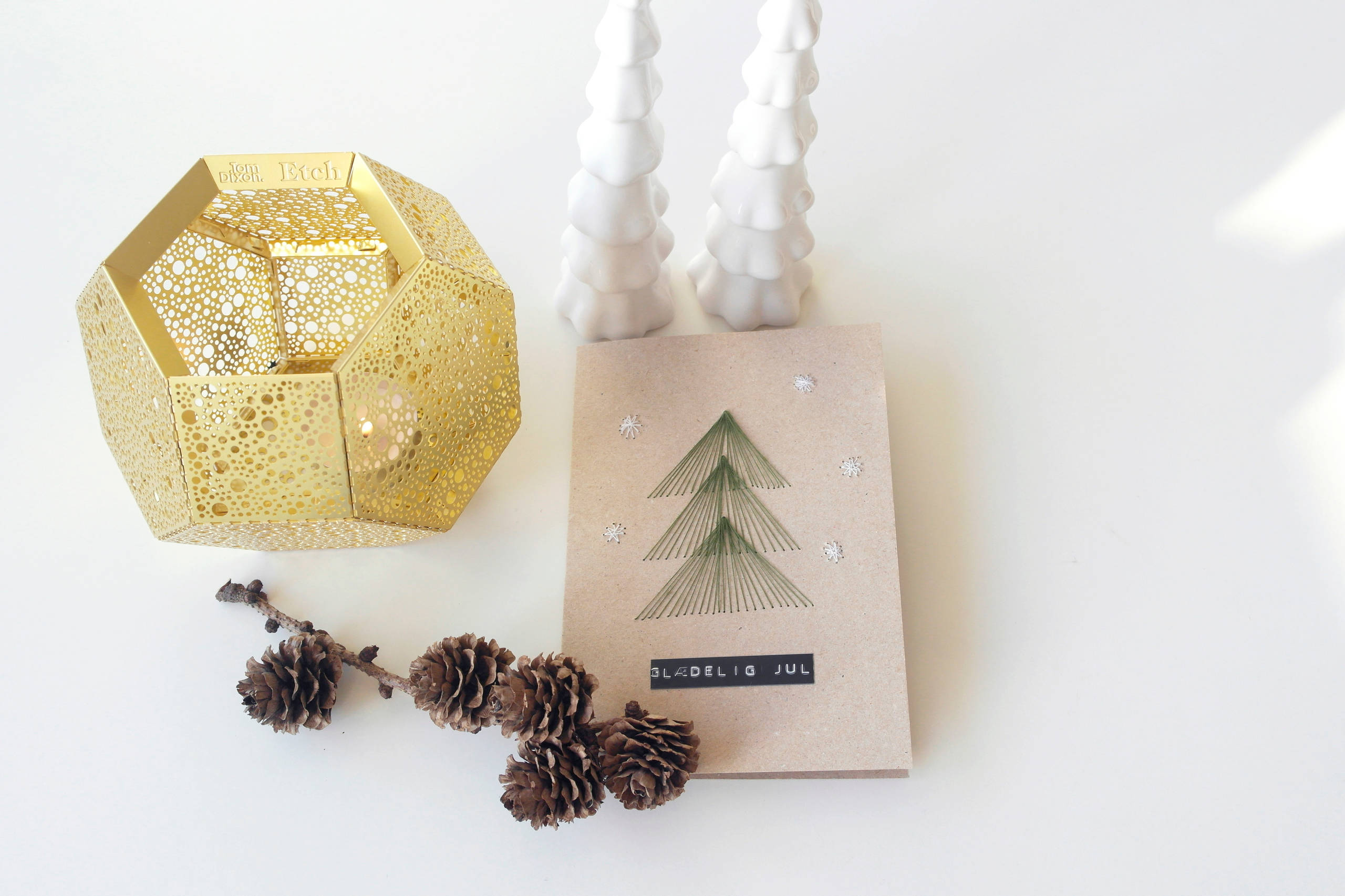 Своими руками: Делаем новогоднюю открытку с вышитой елочкой