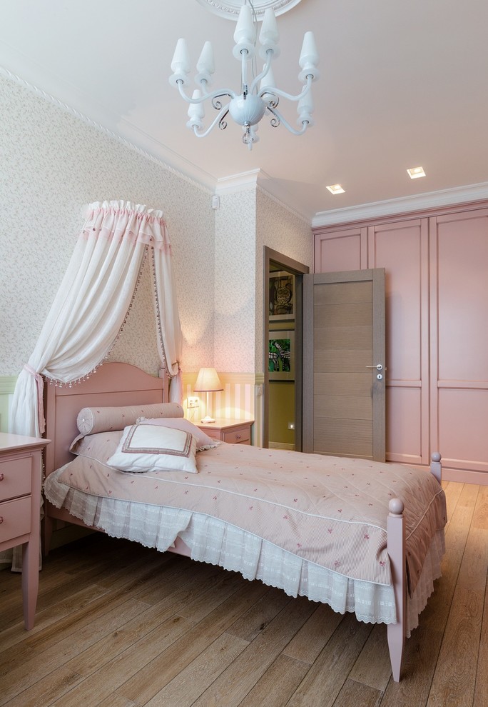 ВВЕРХ ПО ЛЕСТНИЦЕ