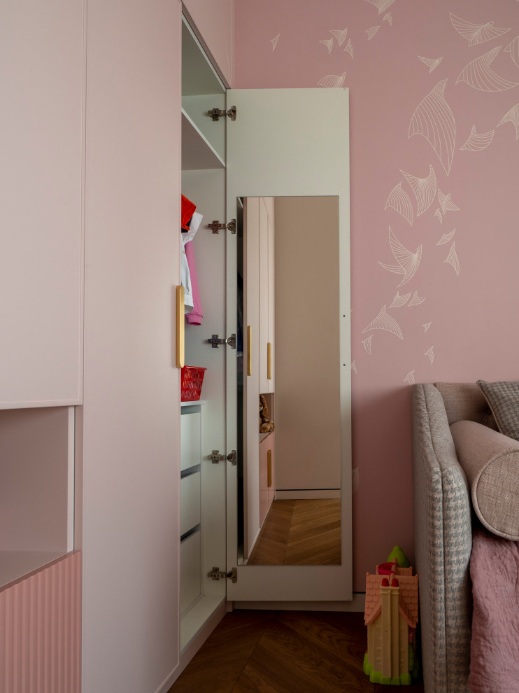 Меблировка детской в розовых тонах