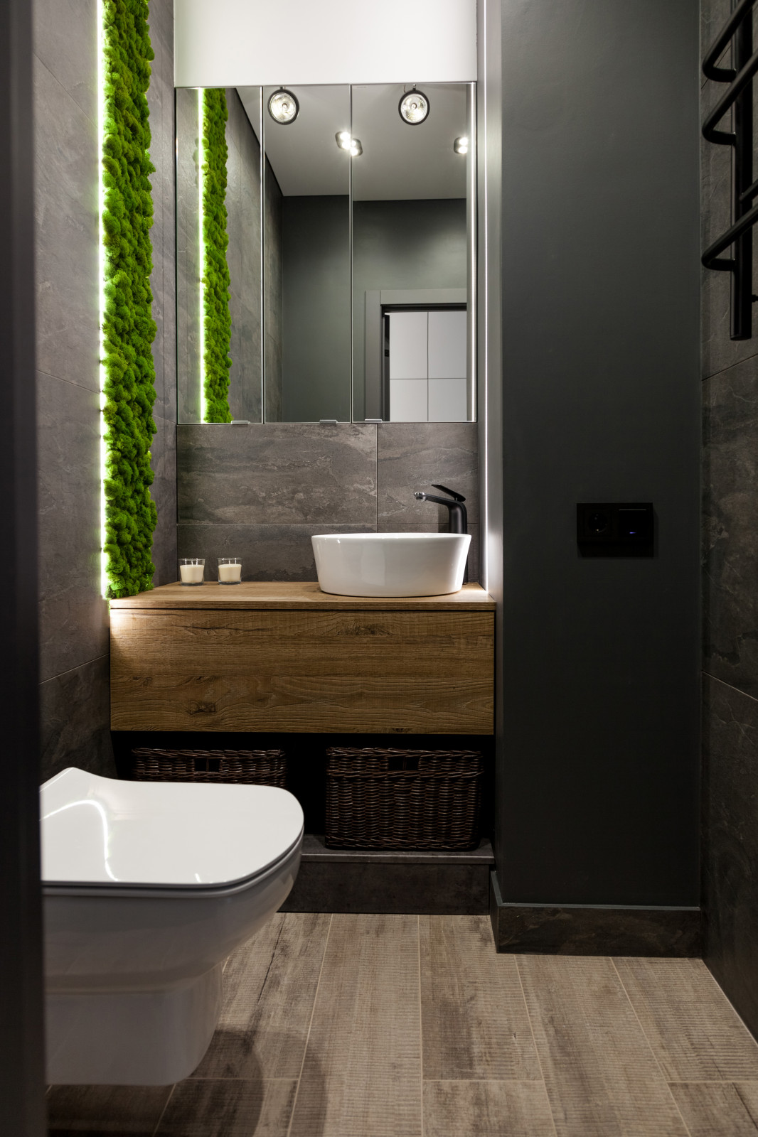 Проект с черными ванными комнатами