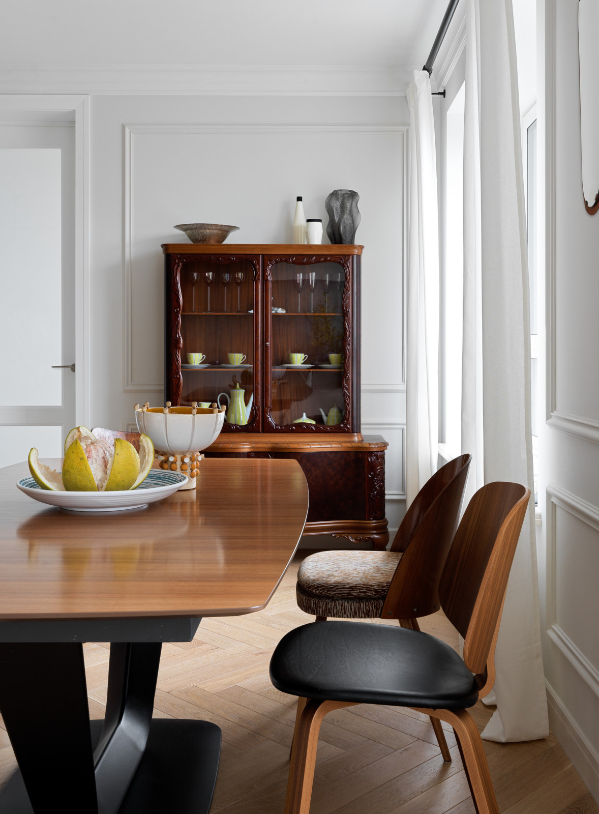 Houzz тур: Антиквариат и семейные реликвии в современной квартире