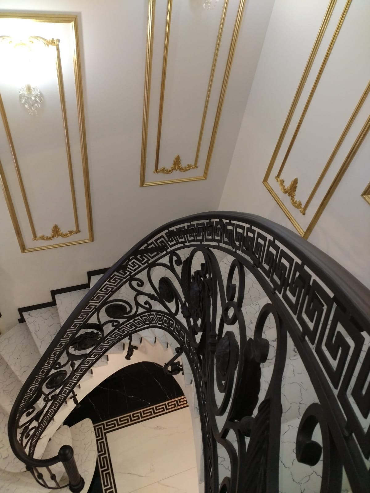 Обложка проекта: Радиусное перильное ограждение внутри дома