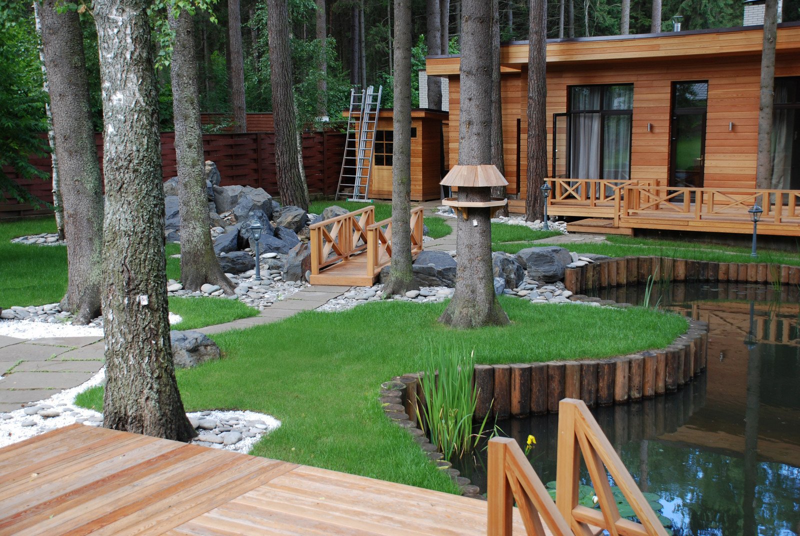 Сад с водоемом в Никологородском