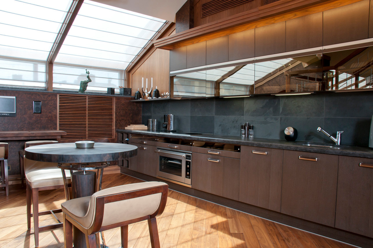 СКРОМНОЕ ОБАЯНИЕ БУРЖУАЗИИ......