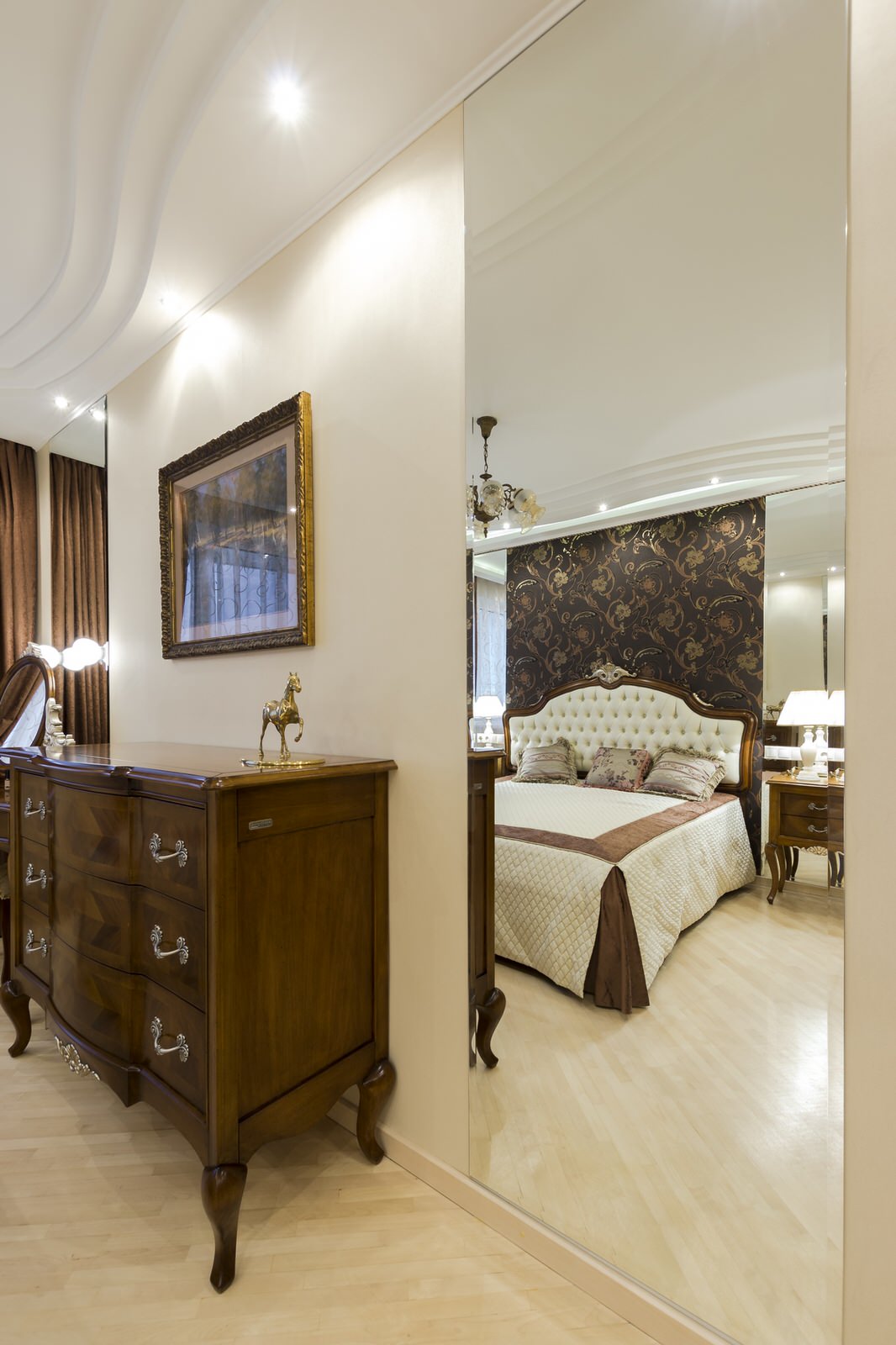 4-комнатная квартира в неоклассическом стиле. Дизайн и ремонт под ключ