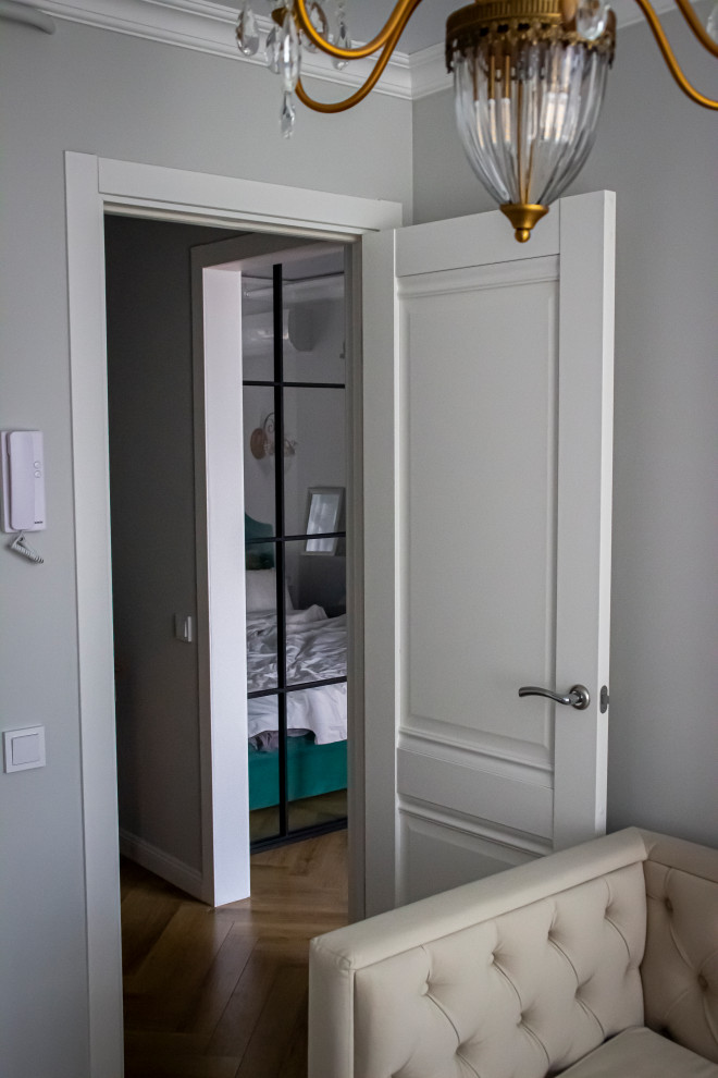 Квартира с антикварной мебелью для театрального критика